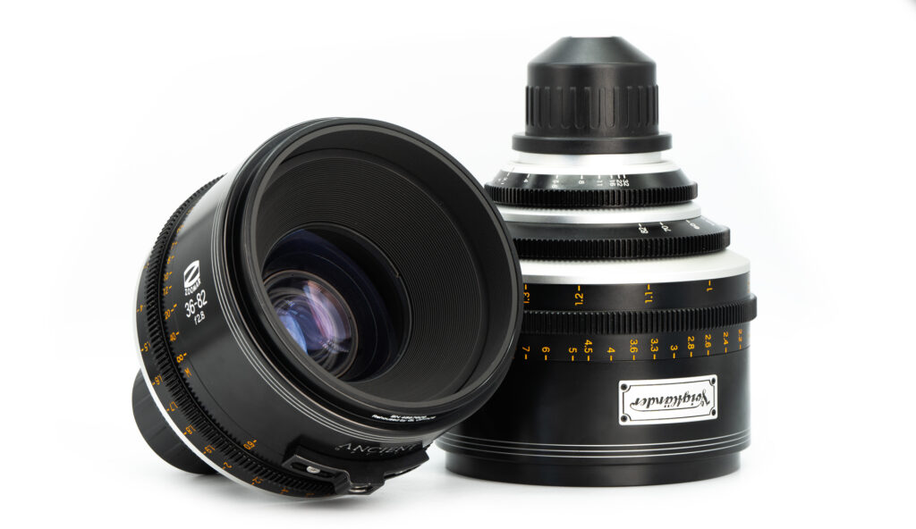 You see two lenses of the same kind infant of a white background. The lenses are Cine ma Zoom lenses with a professional PL Mount. The Name of the lenses is Voigtländer Zoomar.