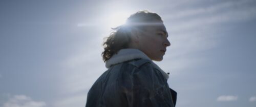 Male person with long blond hair. There is a glimps of the sun that shines from behind his head.
Short on LOMO Square Fronts.