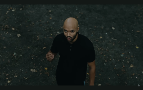 A screenshot from KIZ's music video for Görlitzer Park