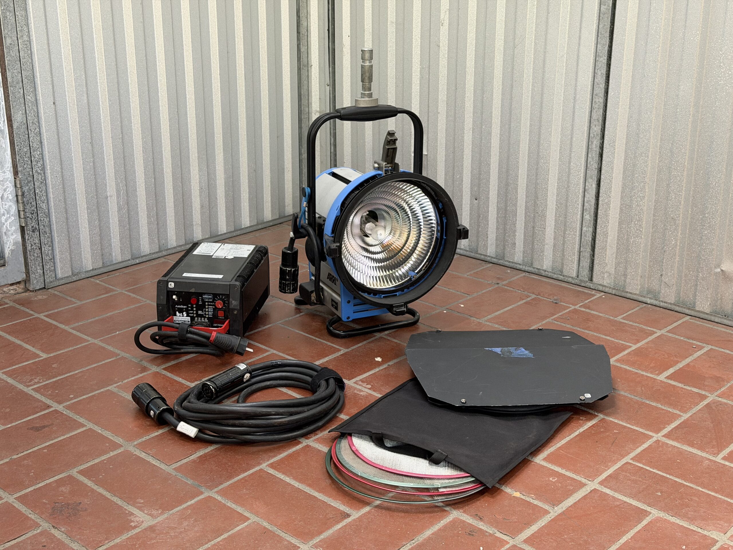 Arri M18 Head with control in front of a silver wall